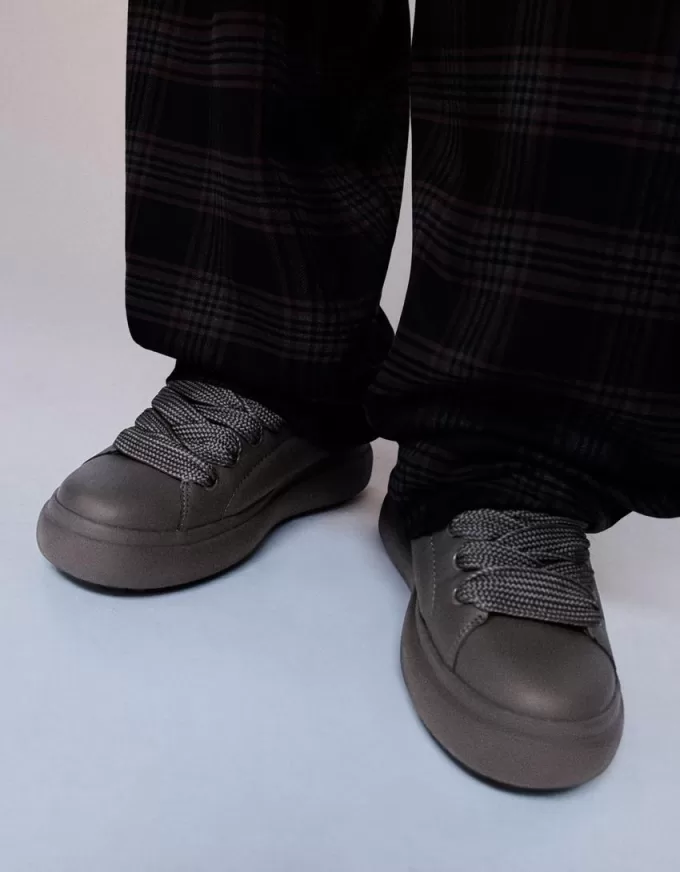 Adidași cu talpă groasă Adidași cu talpă groasă