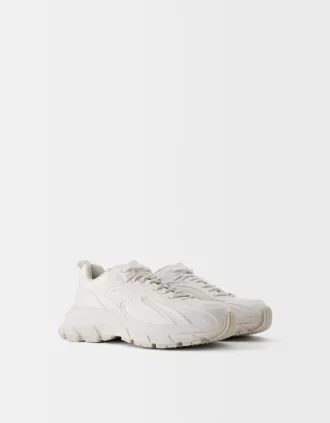 Adidași cu talpă groasă