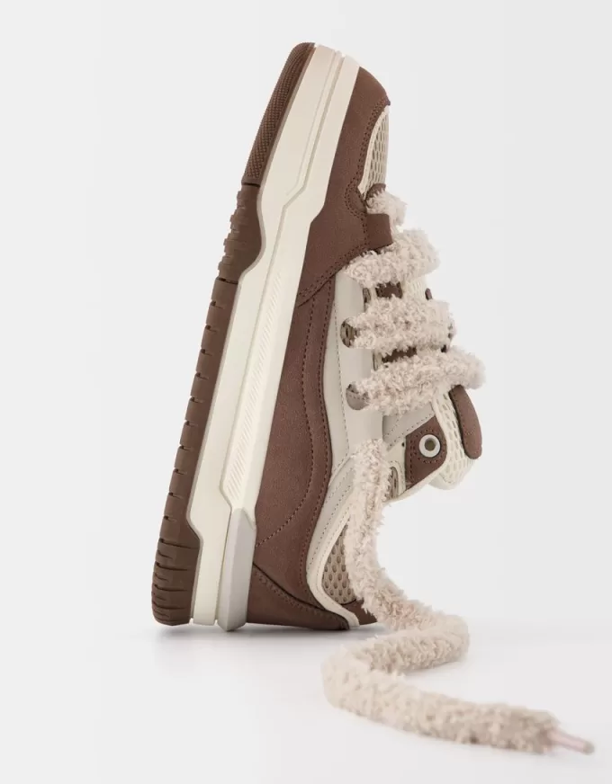 Adidași skater cu șireturi de pluș Adidași skater cu șireturi de pluș