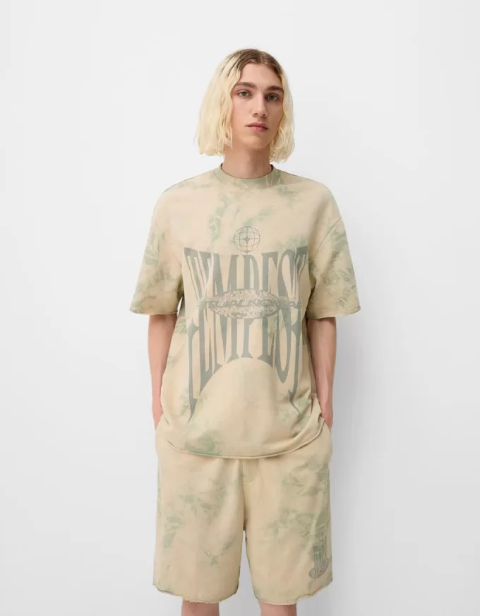 Bermude largi, colorate cu tie-dye Bermude largi, colorate cu tie-dye