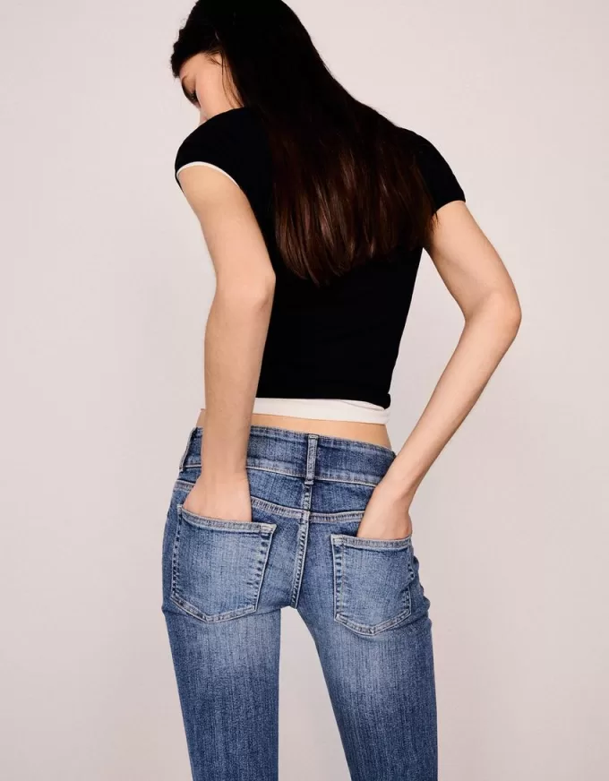 Blugi bootcut cu talie joasă Blugi bootcut cu talie joasă
