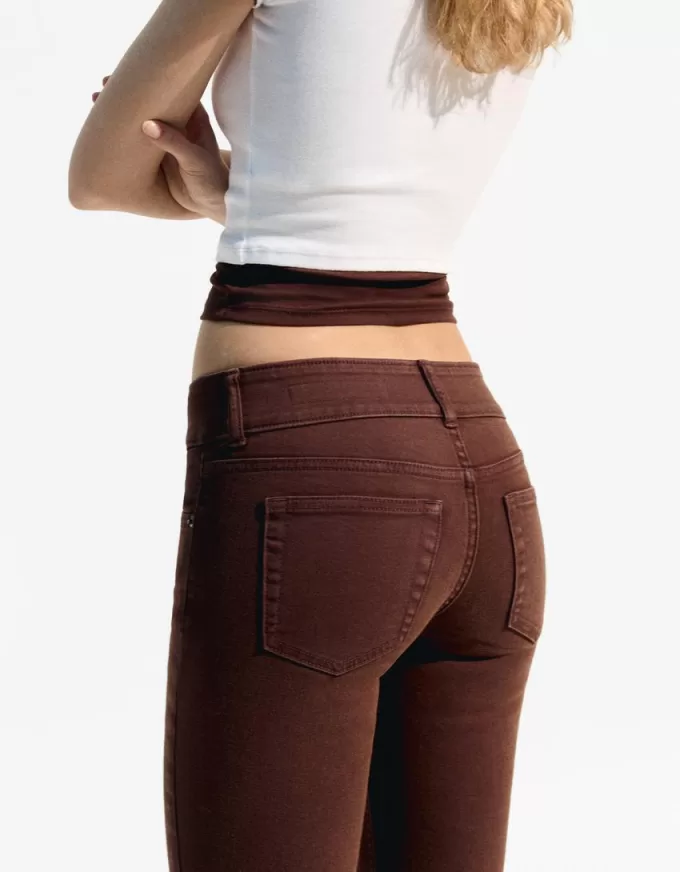 Blugi bootcut cu talie joasă Blugi bootcut cu talie joasă