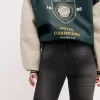 Blugi bootcut cu talie joasă Blugi bootcut cu talie joasă
