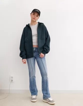 Blugi bootcut cu talie joasă