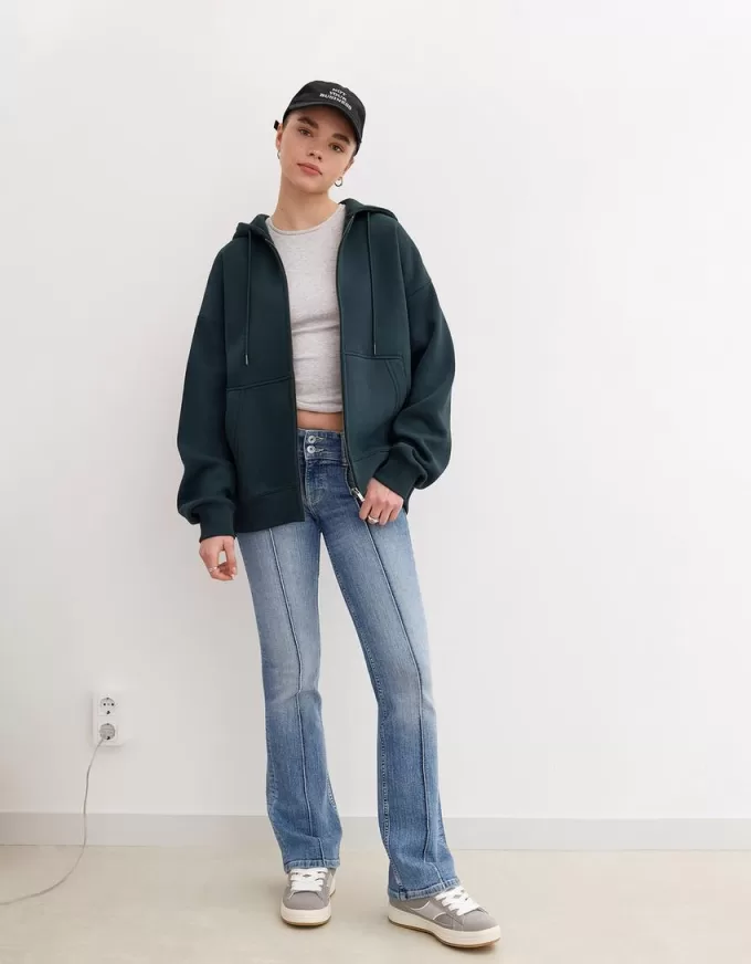 Blugi bootcut cu talie joasă Blugi bootcut cu talie joasă
