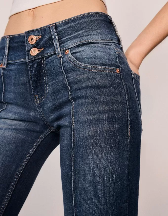 Blugi bootcut cu talie joasă Blugi bootcut cu talie joasă