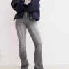 Blugi bootcut cu talie joasă Blugi bootcut cu talie joasă