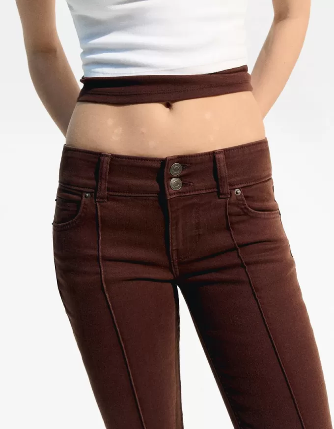 Blugi bootcut cu talie joasă Blugi bootcut cu talie joasă