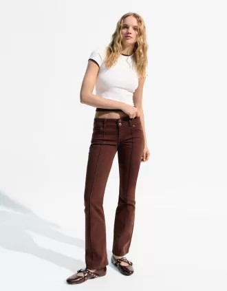 Blugi bootcut cu talie joasă