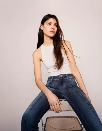 Blugi bootcut cu talie joasă