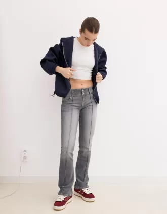 Blugi bootcut cu talie joasă