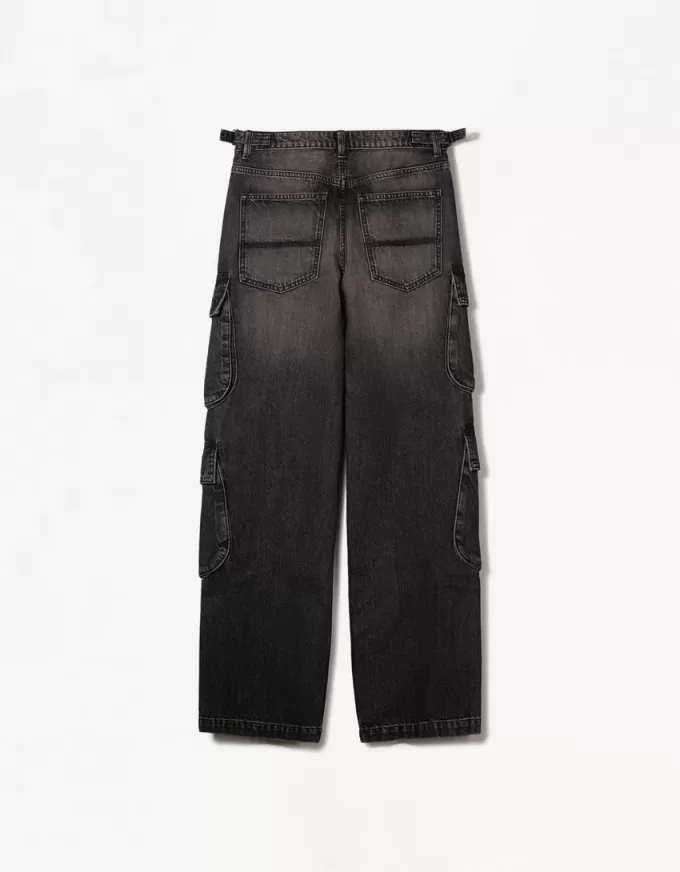 Blugi cargo cu buzunare multiple