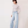 Blugi largi din anii ’90, cu tiv răsturnat Blugi largi din anii ’90, cu tiv răsturnat