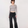 Blugi rupți cu picioare largi din anii ’90 Blugi rupți cu picioare largi din anii ’90
