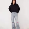 Blugi rupți cu picioare largi din anii ’90 Blugi rupți cu picioare largi din anii ’90