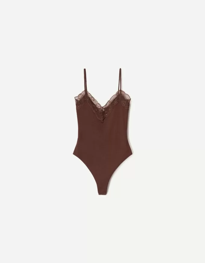 Body blond cu bretele din dantela Body blond cu bretele din dantela