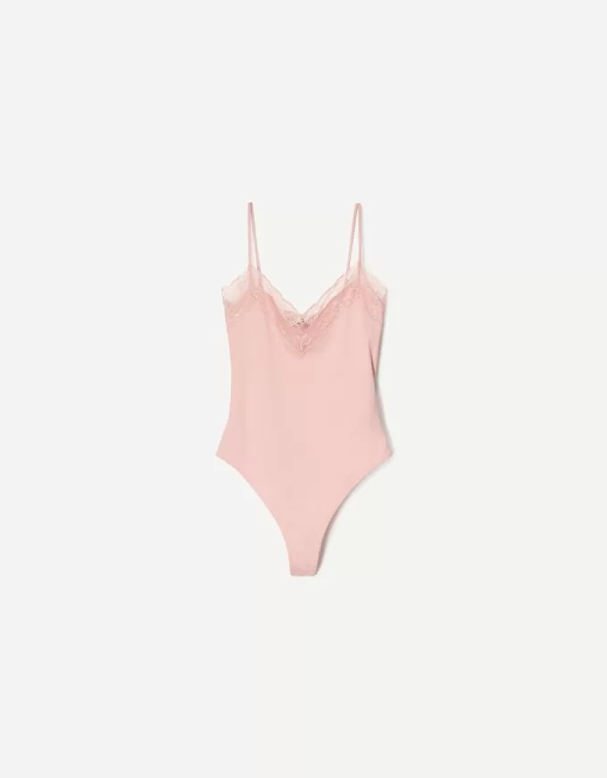 Body blond cu bretele din dantela Body blond cu bretele din dantela