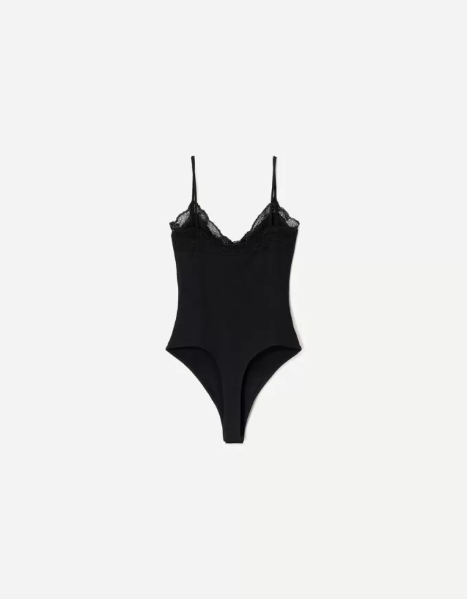 Body blond cu bretele din dantela Body blond cu bretele din dantela