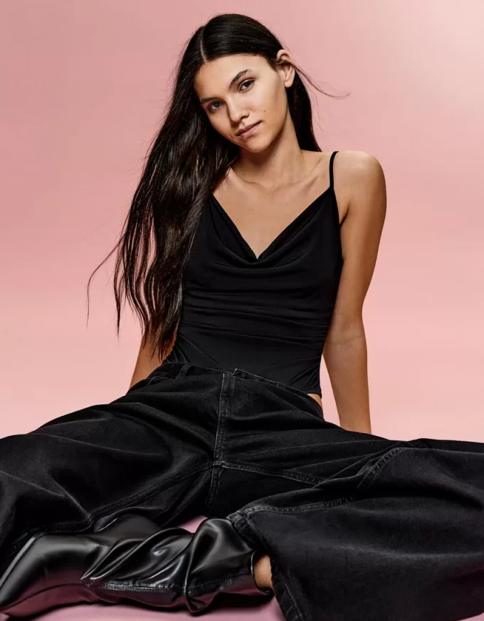 Body cu bretele drapat SERIA BERSHKA Body cu bretele drapat SERIA BERSHKA