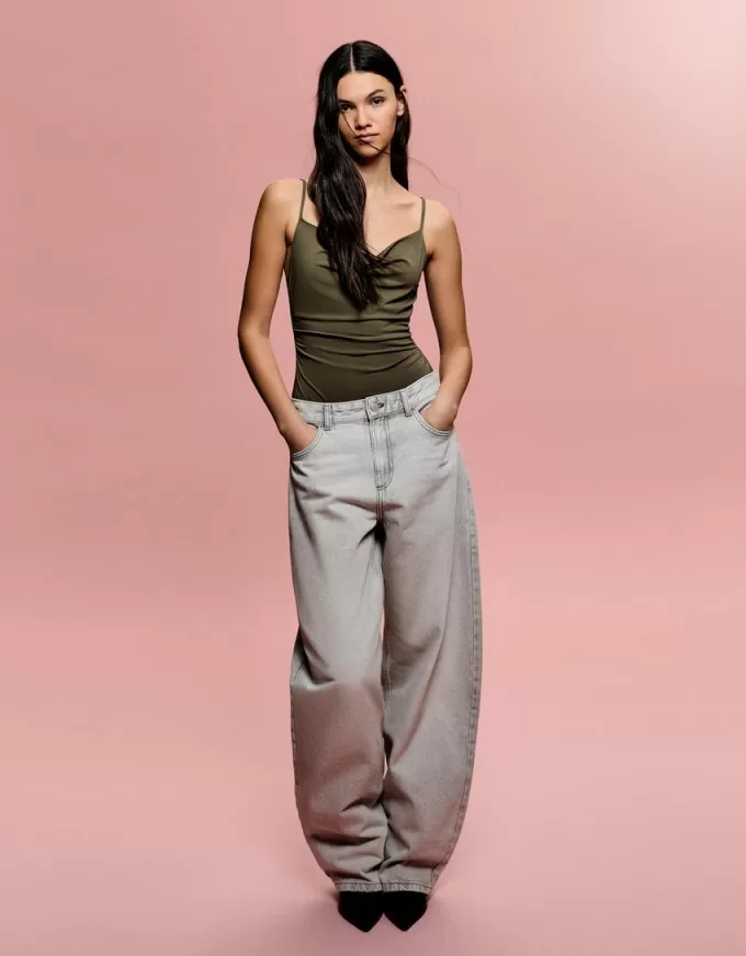 Body cu bretele drapat SERIA BERSHKA Body cu bretele drapat SERIA BERSHKA