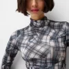 Body cu mânecă lungă și gât înalt Body cu mânecă lungă și gât înalt
