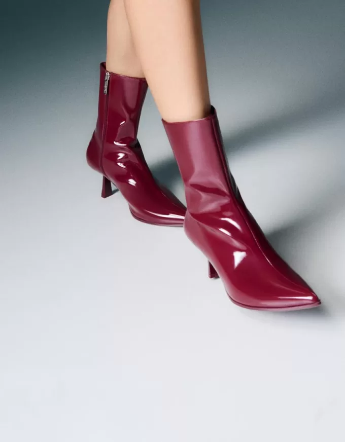 Botine artificiale cu toc de pisicuță Botine artificiale cu toc de pisicuță