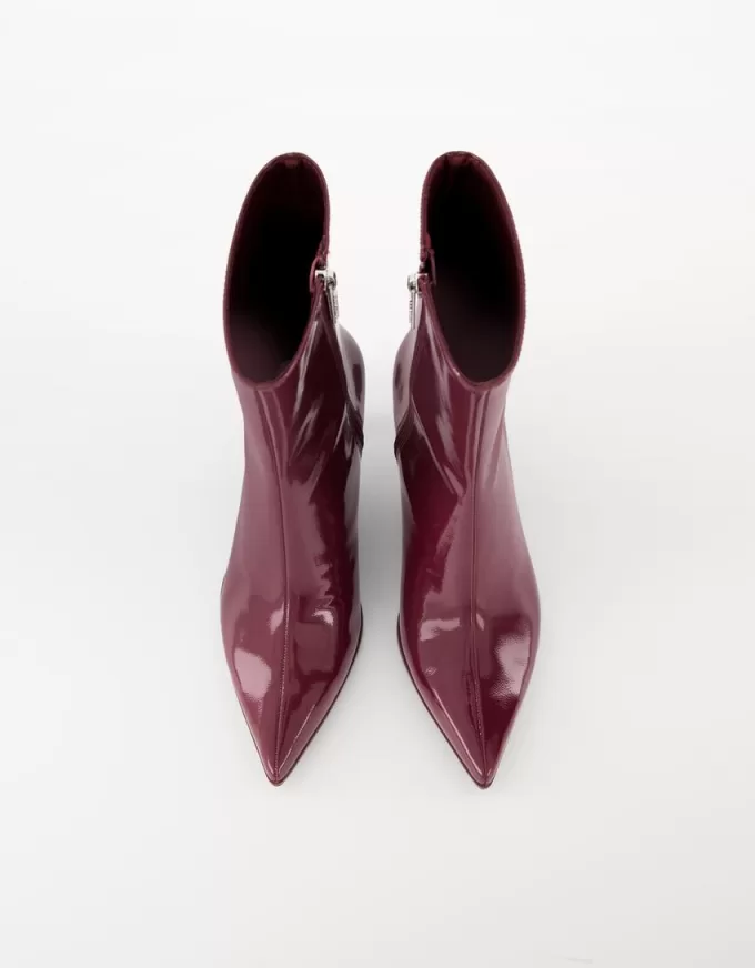Botine artificiale cu toc de pisicuță Botine artificiale cu toc de pisicuță