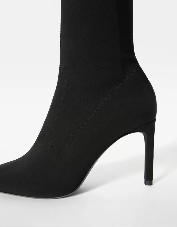 Botine croite cu toc înalt Botine croite cu toc înalt