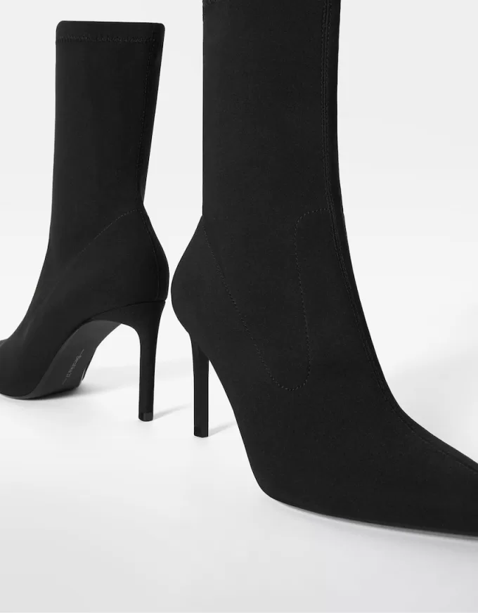 Botine croite cu toc înalt Botine croite cu toc înalt