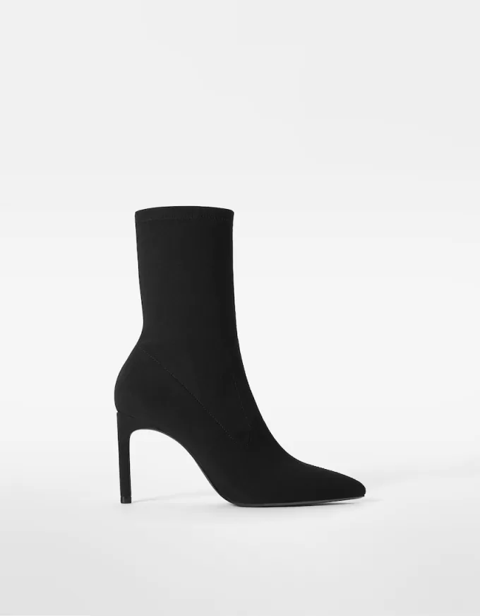Botine croite cu toc înalt Botine croite cu toc înalt