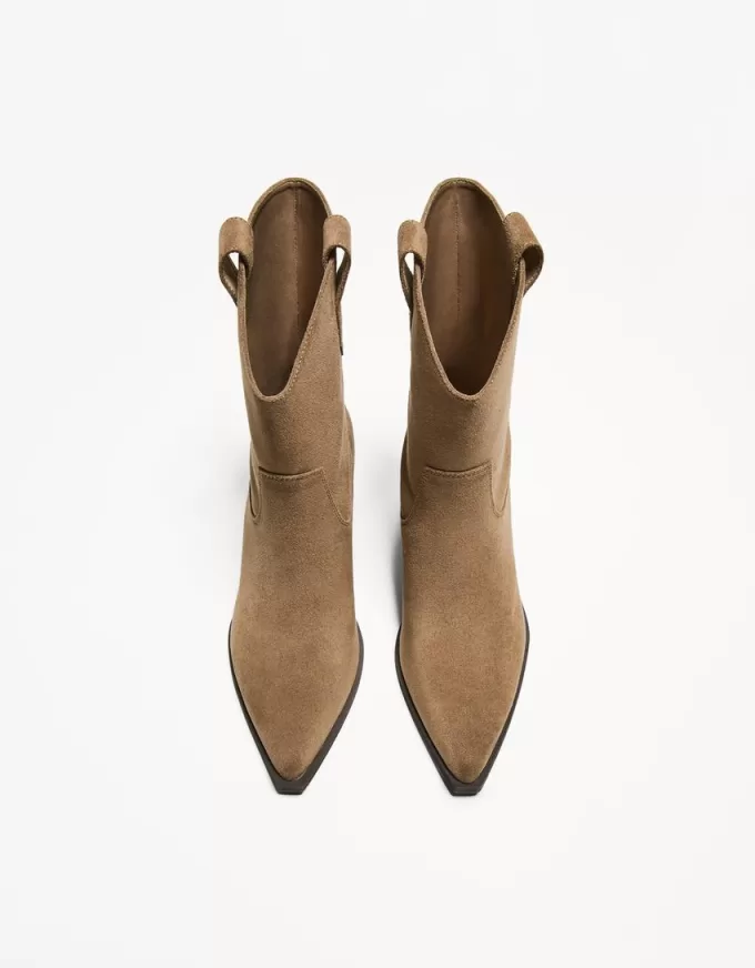 Botine de cowboy asimetrice cu toc înalt Botine de cowboy asimetrice cu toc înalt