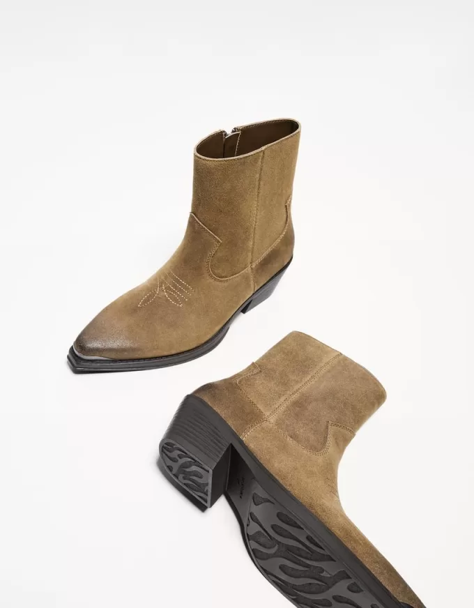 Botine de cowboy cu vârf metalic Botine de cowboy cu vârf metalic