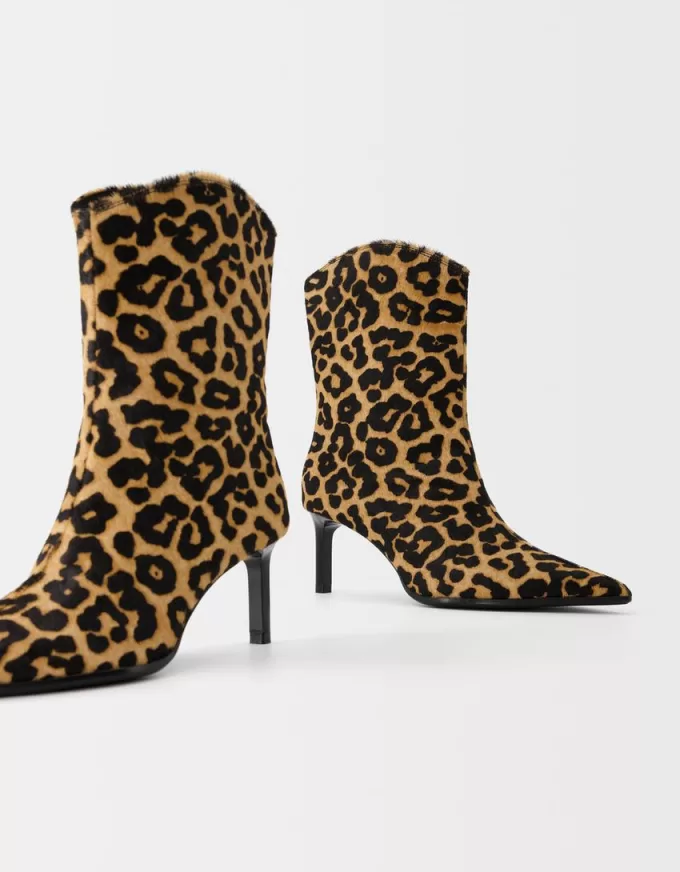 Botine din PIELE cu imprimeu leopard Botine din PIELE cu imprimeu leopard