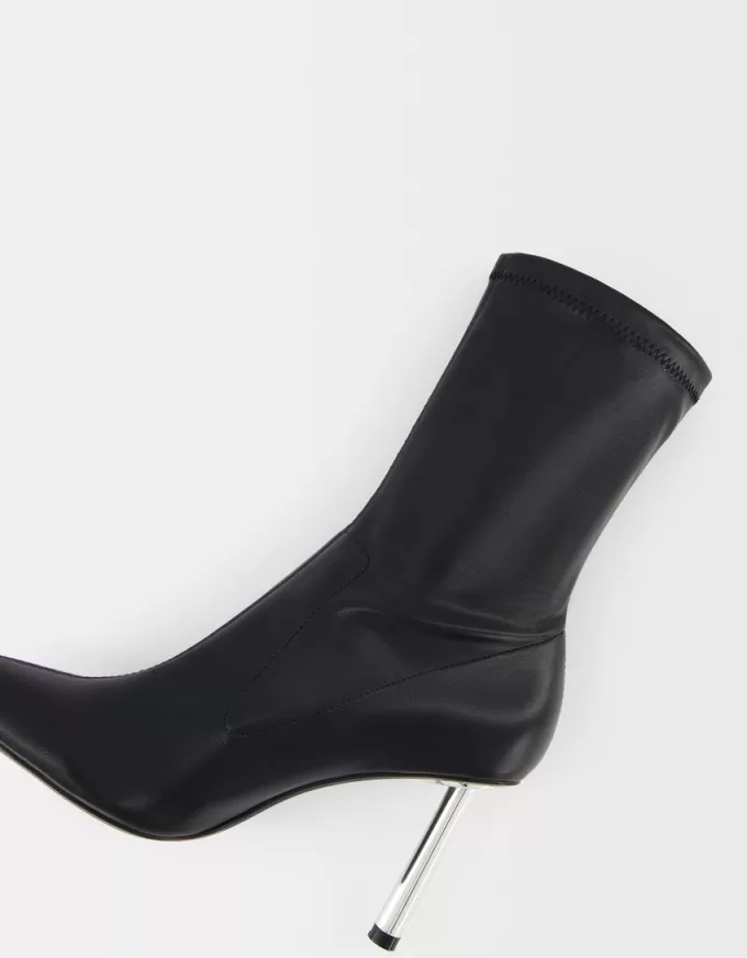 Botine metalice montate cu toc înalt Botine metalice montate cu toc înalt