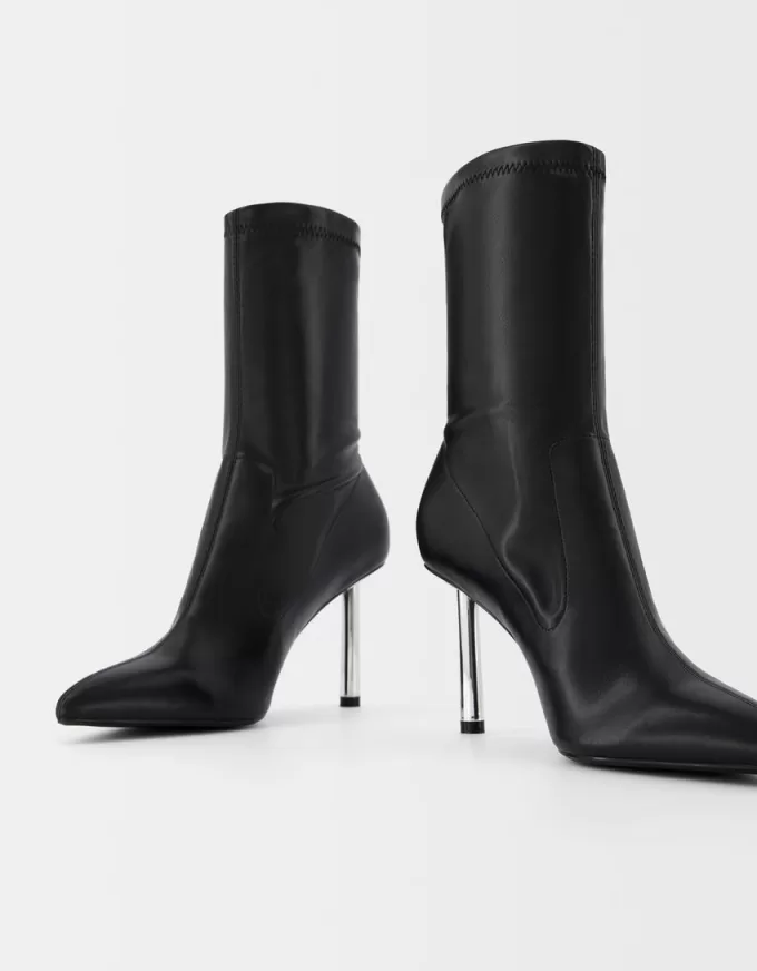 Botine metalice montate cu toc înalt Botine metalice montate cu toc înalt