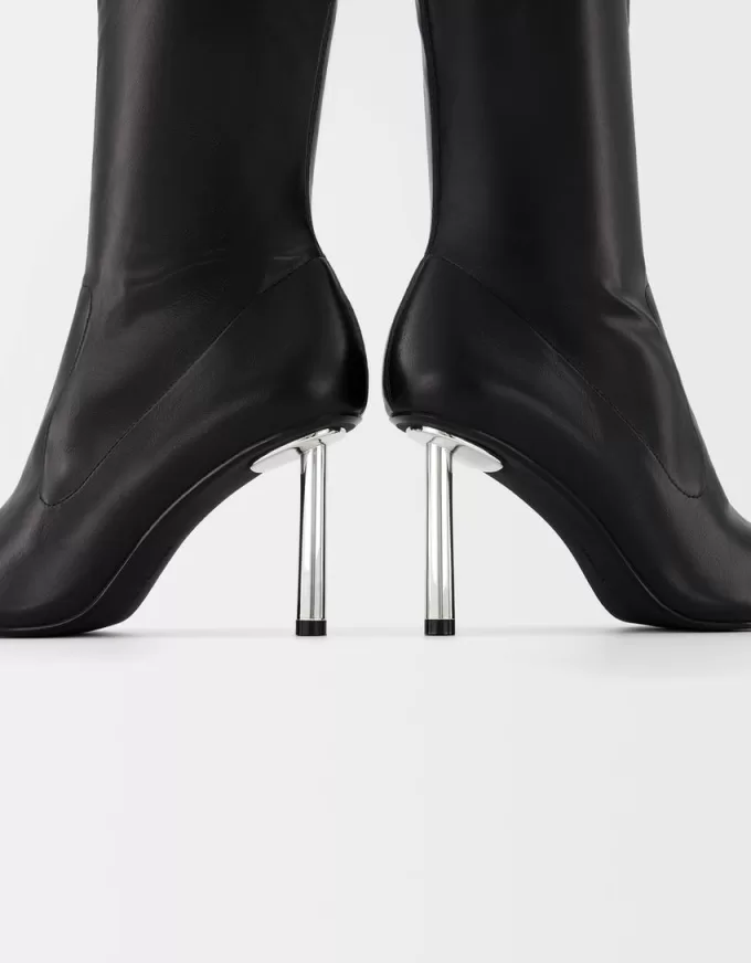 Botine metalice montate cu toc înalt Botine metalice montate cu toc înalt