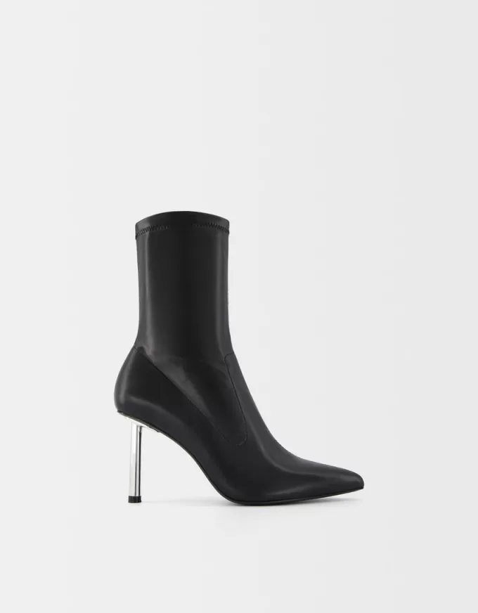 Botine metalice montate cu toc înalt Botine metalice montate cu toc înalt