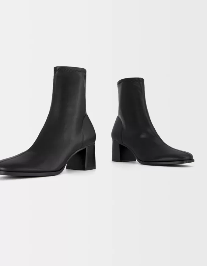 Botine montate cu toc bloc Botine montate cu toc bloc