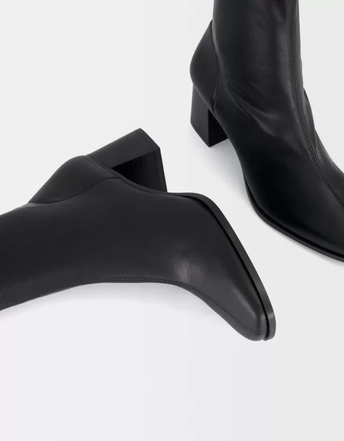 Botine montate cu toc bloc Botine montate cu toc bloc
