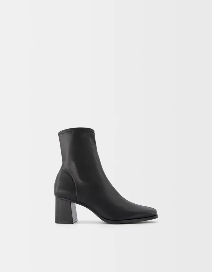 Botine montate cu toc bloc Botine montate cu toc bloc