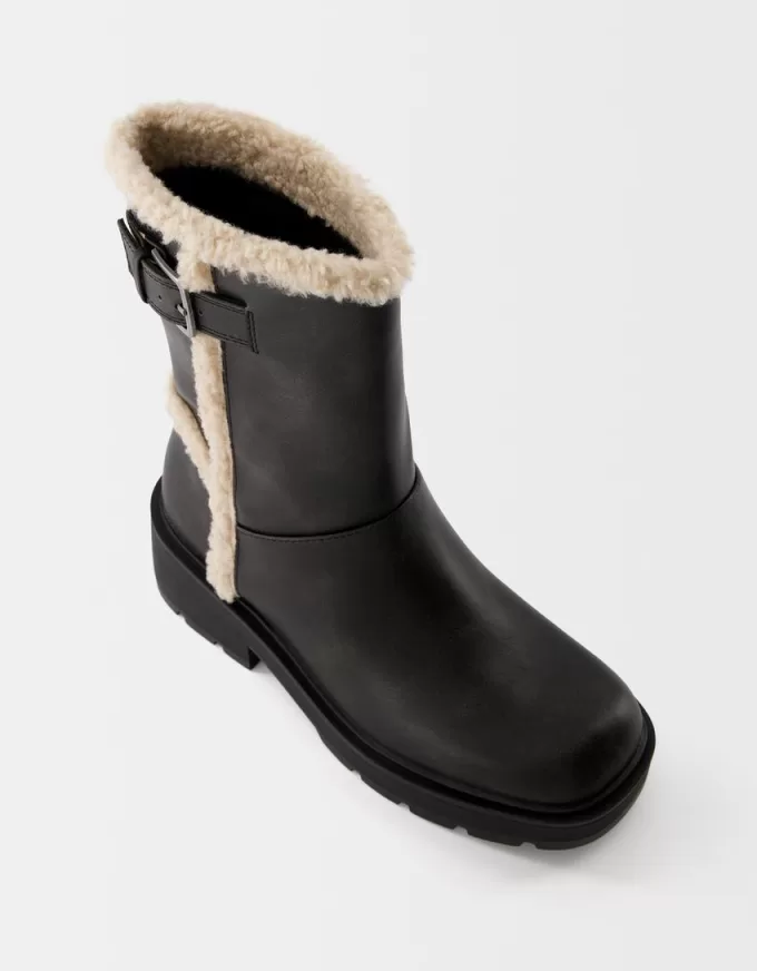 Botine plate cu detaliu din faux shearling Botine plate cu detaliu din faux shearling