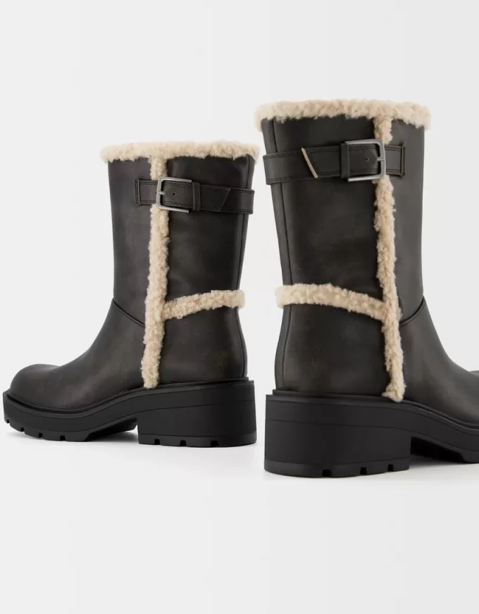 Botine plate cu detaliu din faux shearling Botine plate cu detaliu din faux shearling