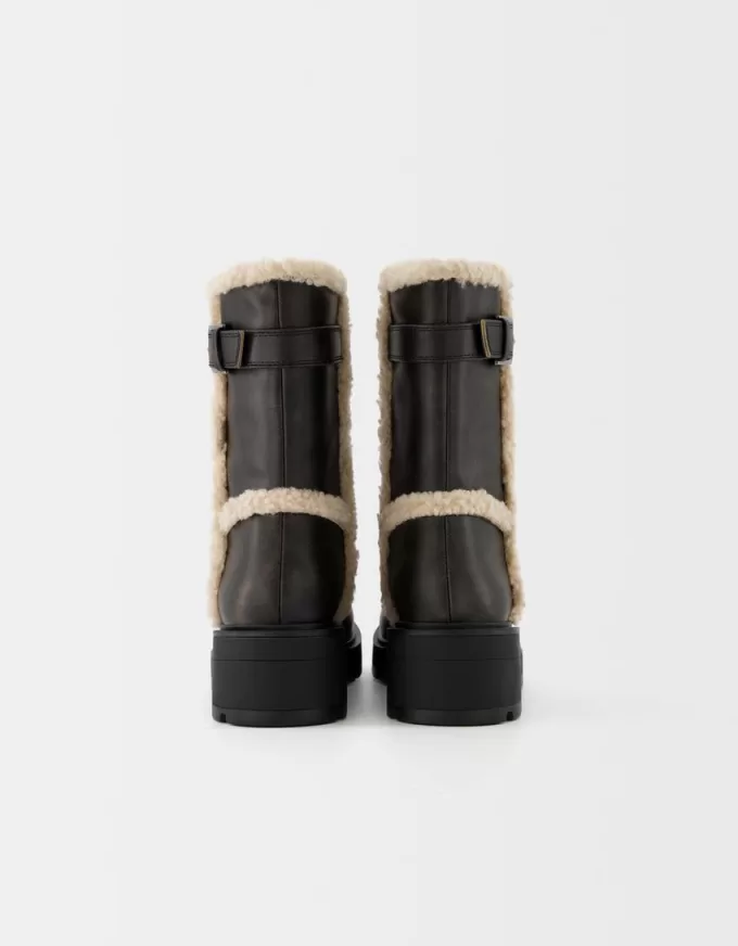 Botine plate cu detaliu din faux shearling Botine plate cu detaliu din faux shearling