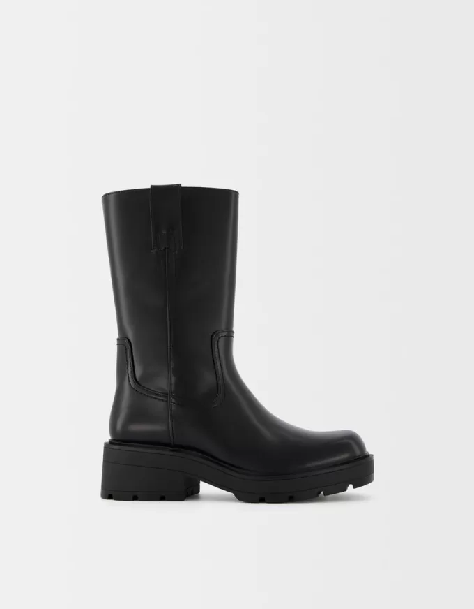 Botine plate cu talpă de șenilă la jumătatea gambei Botine plate cu talpă de șenilă la jumătatea gambei
