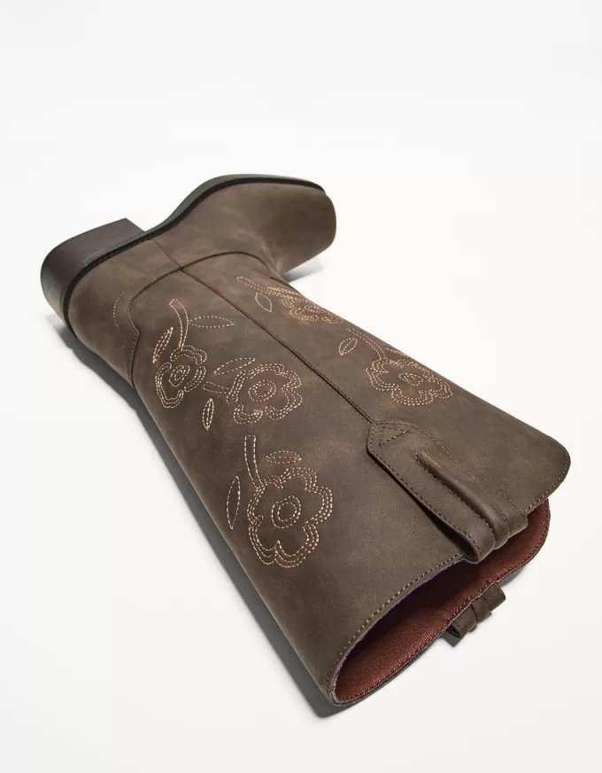Cizme de cowboy plate brodate Cizme de cowboy plate brodate