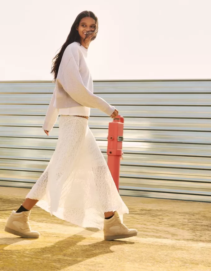 Fusta midi cu dantelă