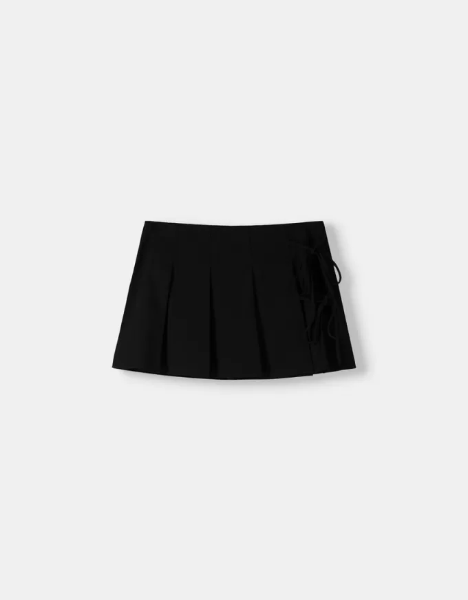Fusta mini cu pliuri cutie cu detaliu fundita Fusta mini cu pliuri cutie cu detaliu fundita