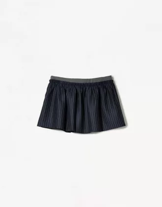 Fusta mini cu talie contrastanta