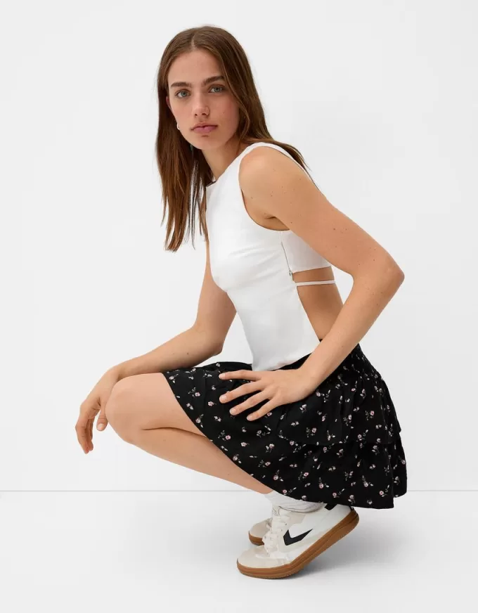 Fusta mini cu volane cu talie elastica Fusta mini cu volane cu talie elastica