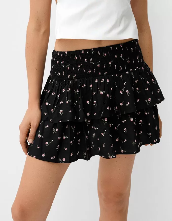 Fusta mini cu volane cu talie elastica Fusta mini cu volane cu talie elastica